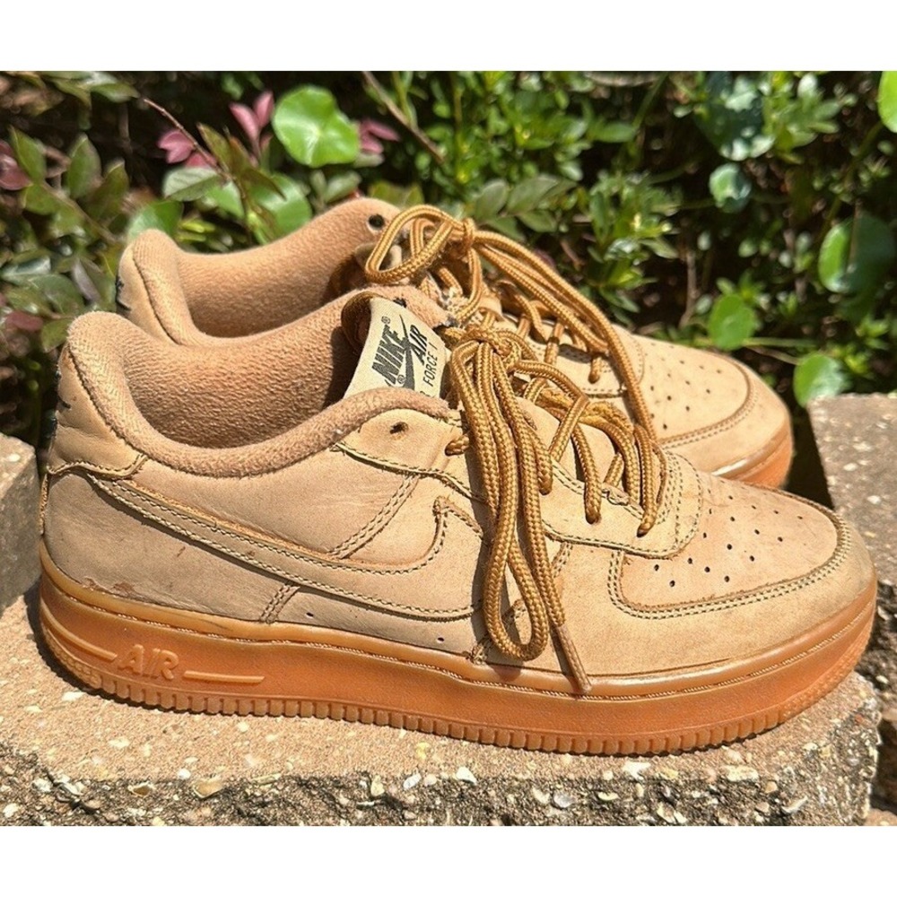 Nike Air Force 1 Low 'Flax' Wheat Sneakers Sz 9.5 Mens Classic Streetwear Shoes - Picture 1 of 12
